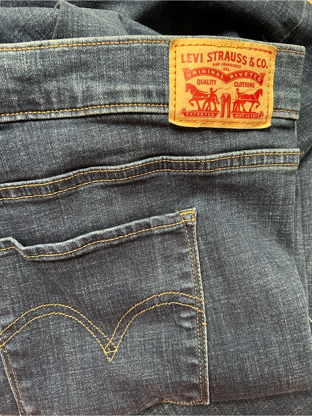 LEVI’S CLASSIC STRAIGHT FIT BLUE JEANS, WOMEN’S PLUS SIZE 22